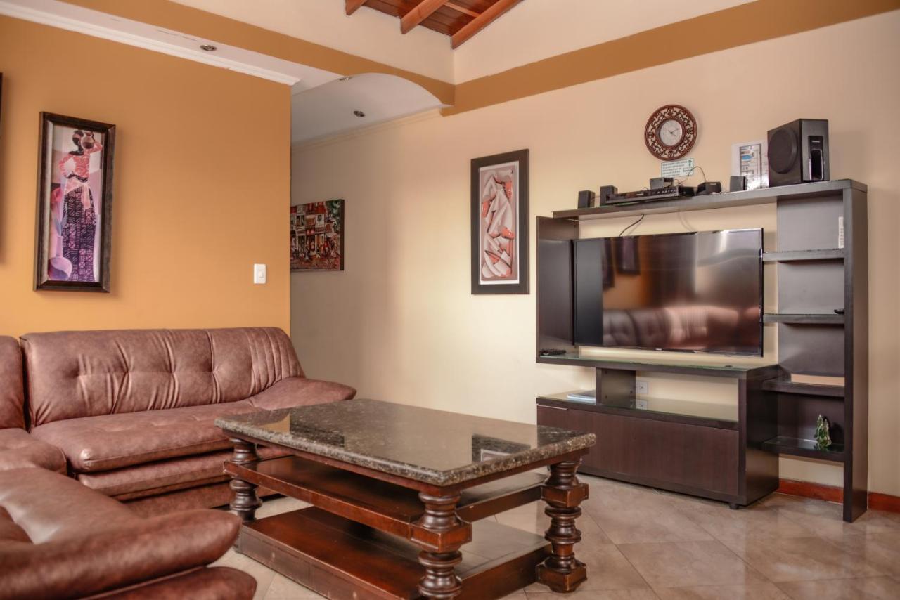 Calle 8 Suites Medellín Exteriér fotografie